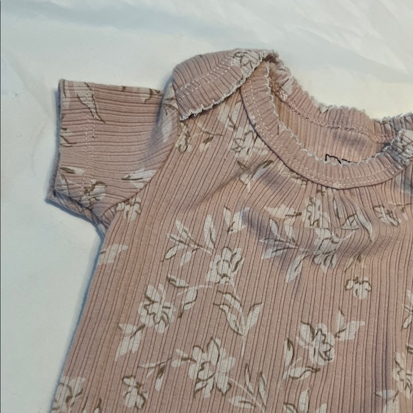 “Bundle 10/$13” Baby girl short sleeve Floral Baby bodysuit - Picture 3 of 7